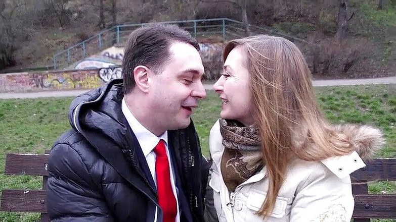 Andrea Dipre Channel: Mamada en un parque para el rey del trash porno...