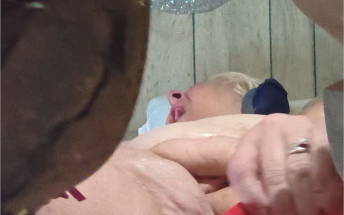 HerculesnVENUS: Poesje beuken zo intens dat ze hellbent klaarkomt