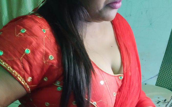 Hot desi girl: Žhavá sexy desi dívka maje se online prsa dikhati hai.