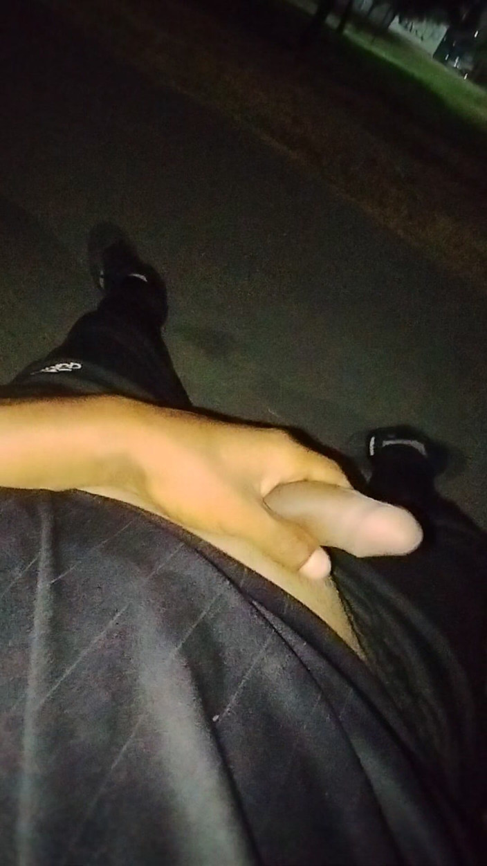 AlexAlejandro13: 공공장소에서의 열정