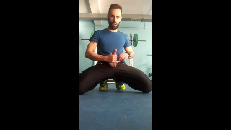 Zeus Ray: Тренировка В Спортзале Без Одежды