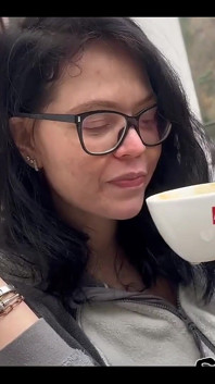 Mattina prima sigaretta e molto duri i miei capezzoli perché era meno video outsite 08:13 minuti