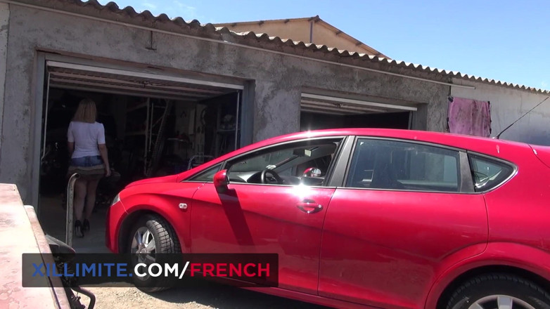 Made In France: Lola Candy nabízí svůj zadek chlápkovi mechanikovi