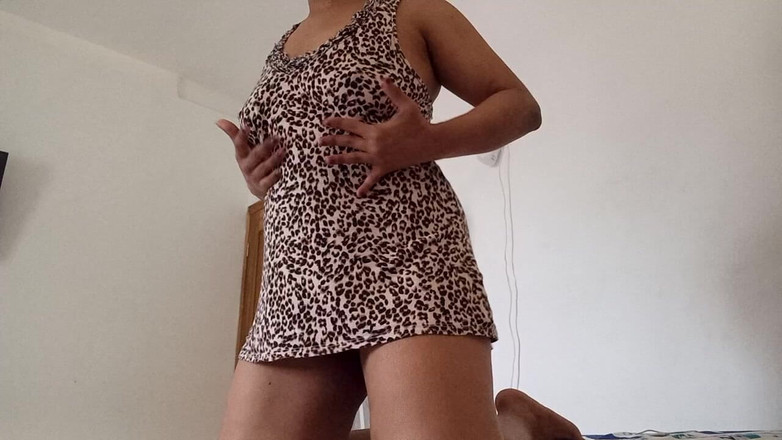 PATY PATY: 我的出轨妻子很热辣，和她的情人视频通话时自慰