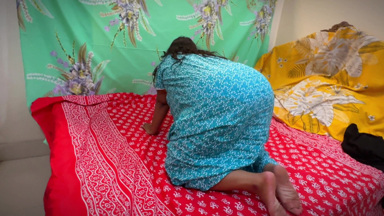 Your Boy's Cum: Bhabhi desi India dikongkek kasar oleh jiran debar apabila suami...