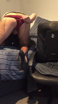 Sissycdmish - curvă pe cameră web se fute în cur pe flux