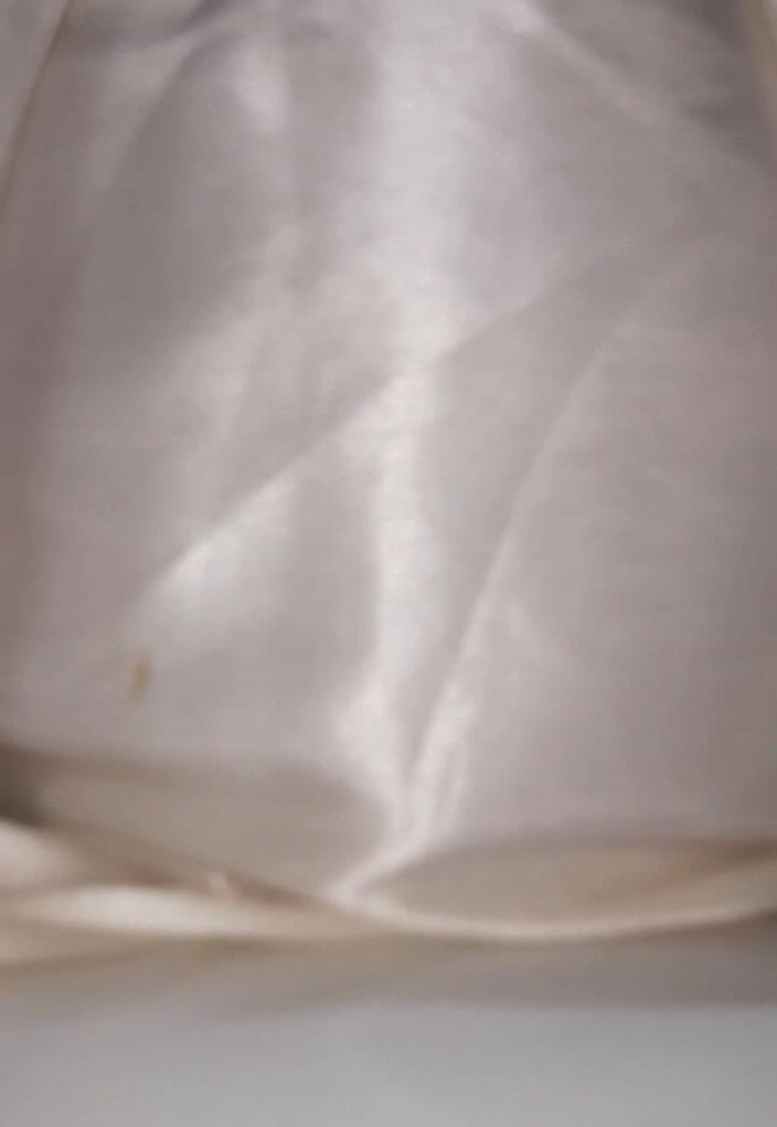 Naomisinka: सफेद साटन पोशाक बुत