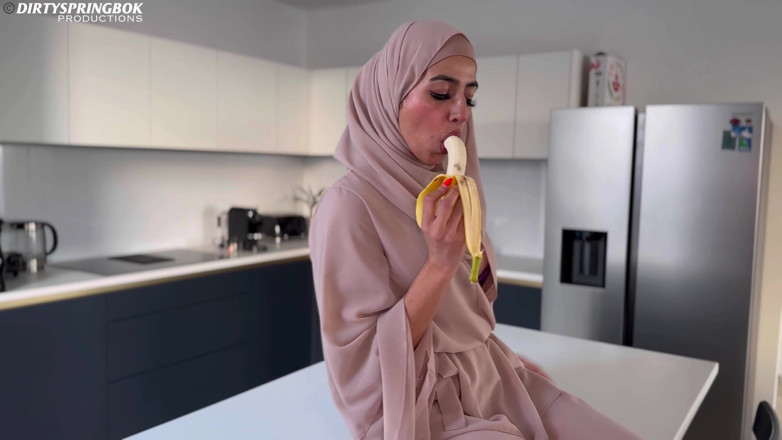 Aaliyah Yasin: Hungry Muslim Girl Breaks Her Fast with BBC