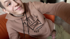 Morflot24: Zabawny student Evgeny bawi się swoim wężem i plami spodnie...