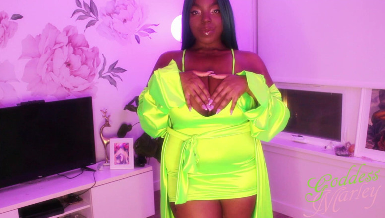 Goddess Marley: Green Turns Me on