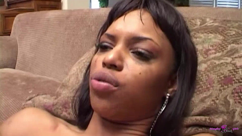 Naughty Black Girls: उसे अभी चुदाई की जरूरत है इसलिए वह दोहरे प्रवेश के लिए दो लोगों को लेती है