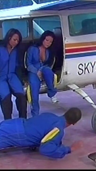 Dreier im Flugzeug mit dem Fluglehrer