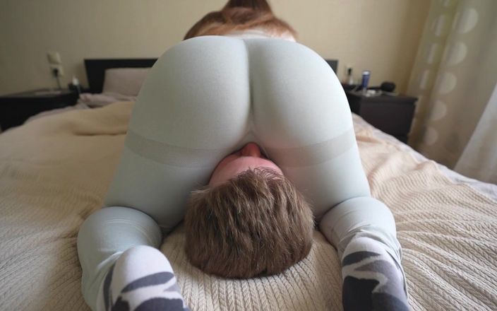 Booty_assx: Gros cul, facesitting dans un pantalon de yoga gris