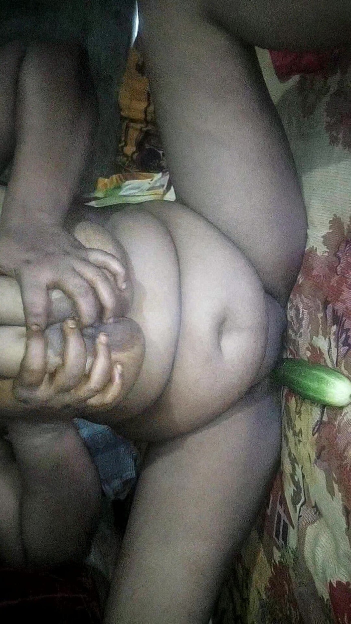 Sadia vabi: Beautiful College Girl Shows Boobs and Pussy