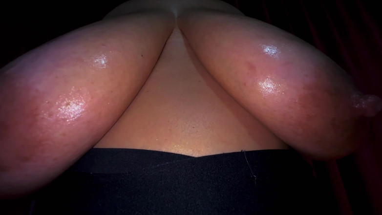 VeeVee Vixen: Slapfest Part 2 600 More Titty Slaps Mo4