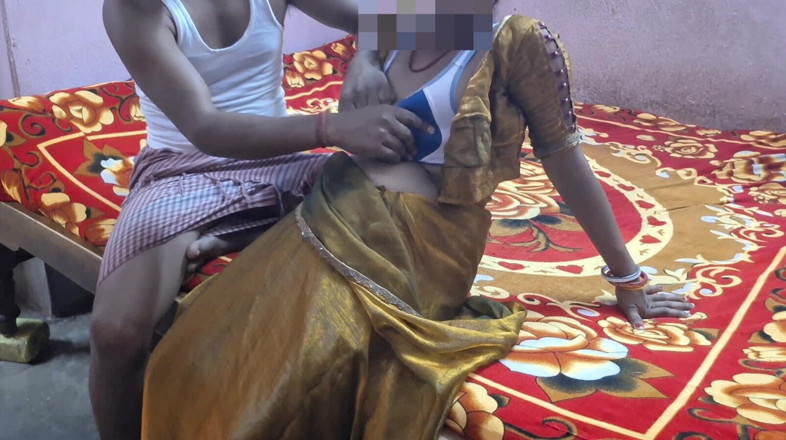 Sumaj: Bhabhi indienne à gros nichons
