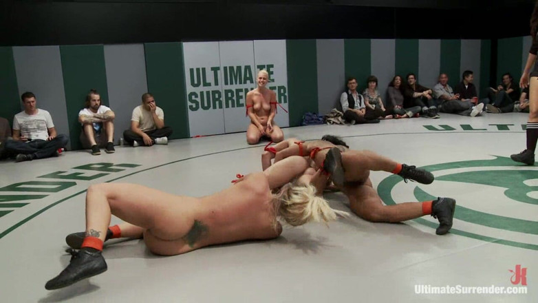 Ultimate surrender by Kink: Due squadre senza script si scontrano per vedere chi prende...