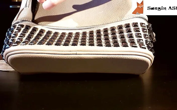 Saegin: 1[ASMR] Scratching textures, part 3 (no talking)