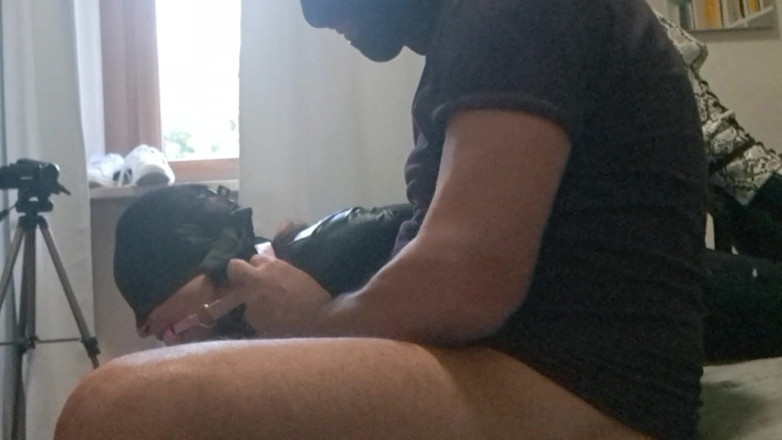 LauraOnHeels: MILF Reverse Blowjob Dengan Menelan Air Mani