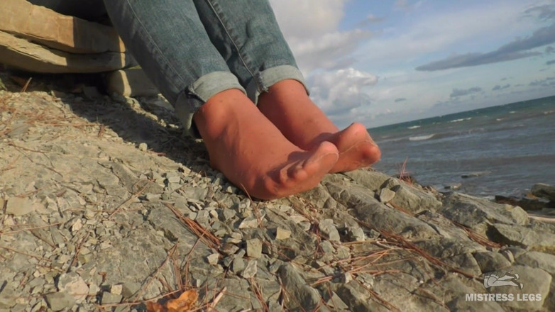 Mistress Legs: Jeans feet teasing in worned nylon socks outdoor