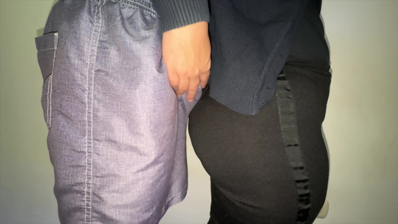 CoupleOfHotSins: बड़ी वाली लड़की अजनबी के को टटोलती है
