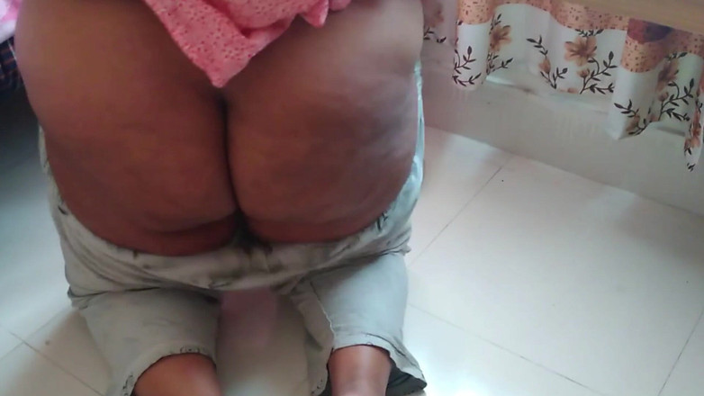 Aria Mia: India sexy hermanastra de 18 años se pone cachonda antes de...