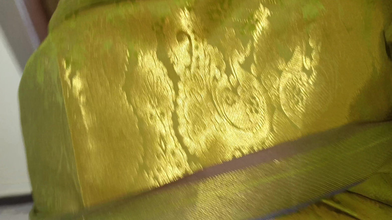 Apple baby: Bà nội trợ nóng bỏng lãng mạn