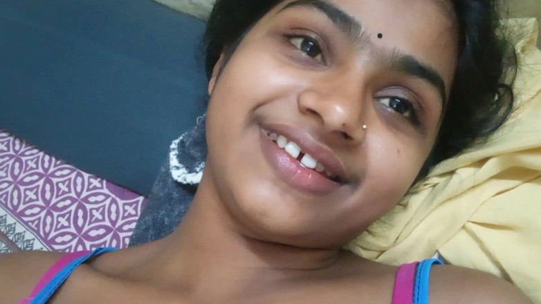 AmpleOunce283: Ho beccato la mia sorellastra a masturbarsi con il porno...