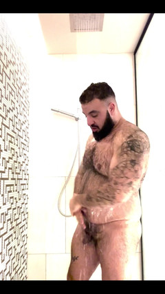 Chonkaye: A Furry Boy Lathering up
