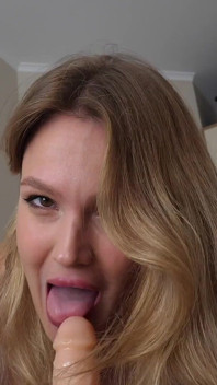 Uma boa garota sabe como fazer um bom dia. Sexo virtual