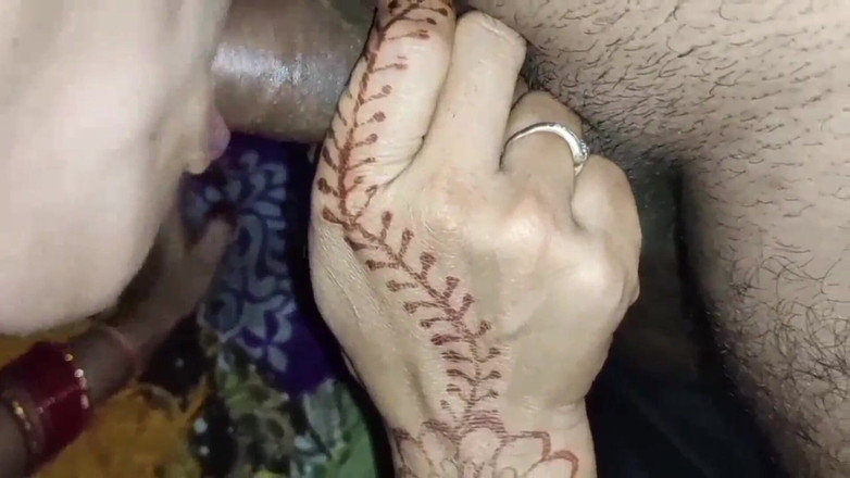 Janvibhabhii: Pijpen en hard poesje likken seksvideo door een pas getrouwd...