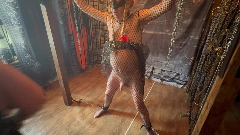 Aaexperiencesltd: Partie 1 : Domina Satana et son esclave appelé Andrew l’esclave.