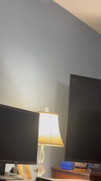Ma belle-mère m’enferme dans sa chambre et me suce jusqu’à ce que je lui éjacule sur la gorge !
