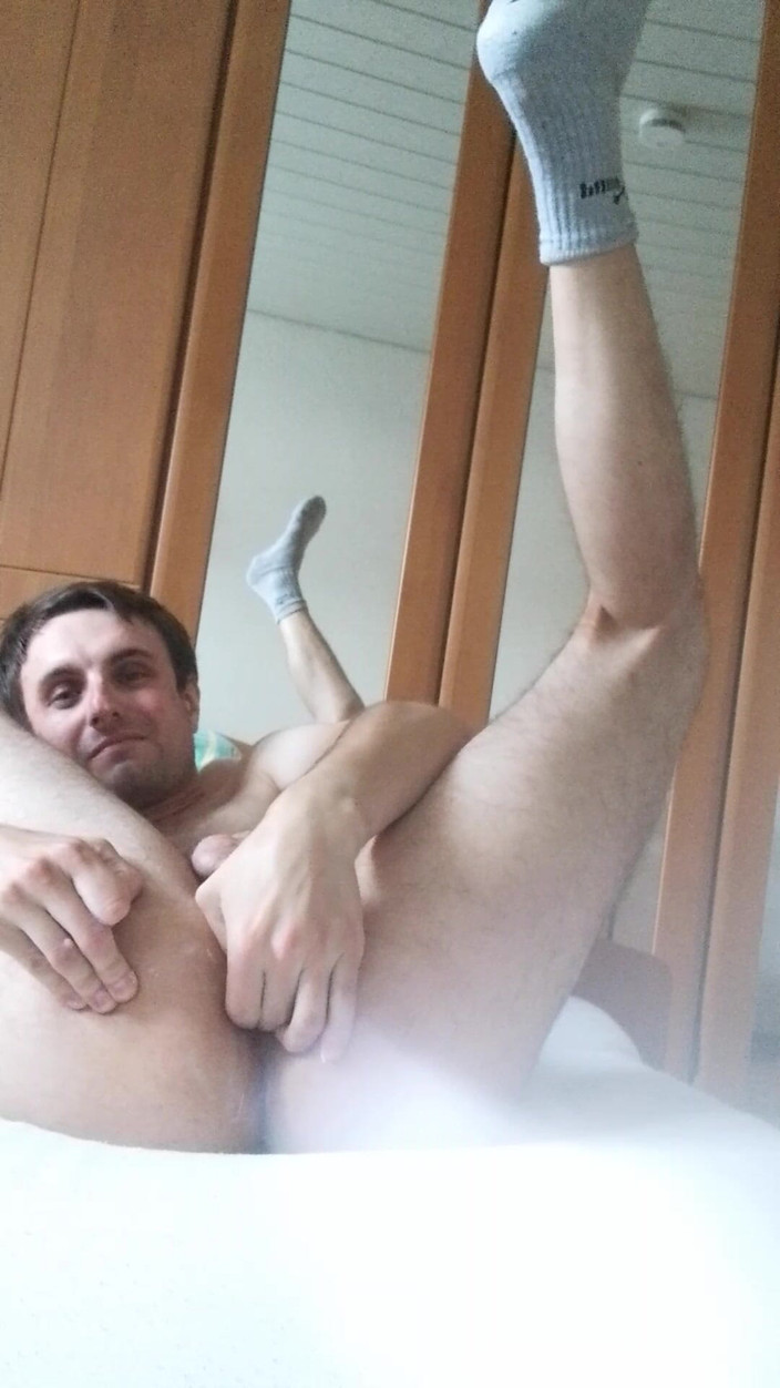 Lukboy92: Je me masturbe la bite et le cul et j’ai...