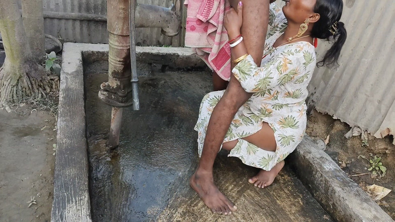 Sexydeb: Yenge ki chudai karte samay peshab laga