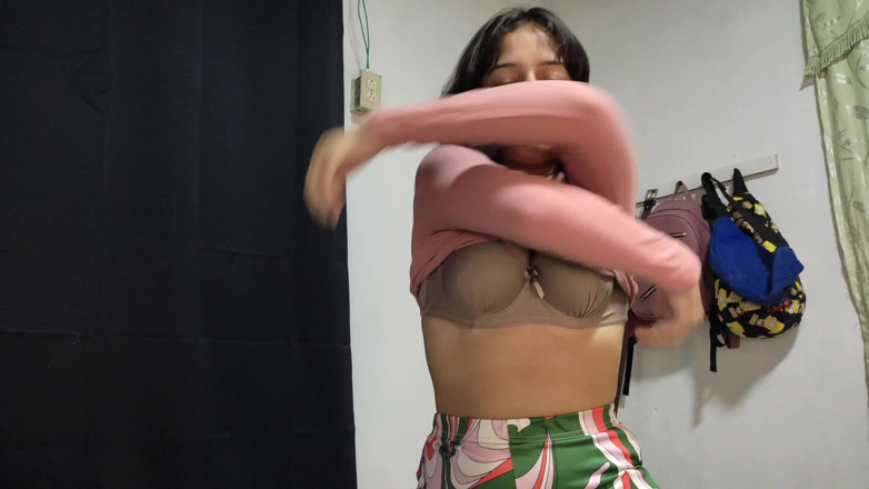 SugarPose: 可爱的青少年拉丁吹箫