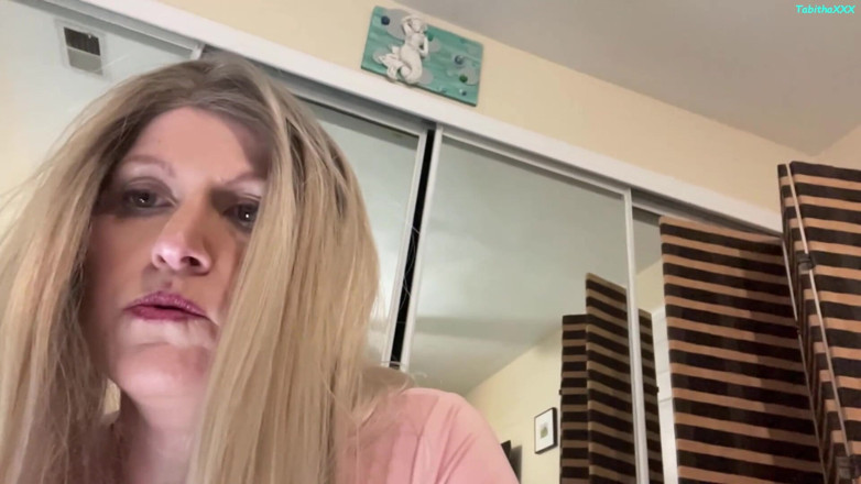 TabithaXXX: Giantess stepmom - shrinks slacker stepson 2 worship her body