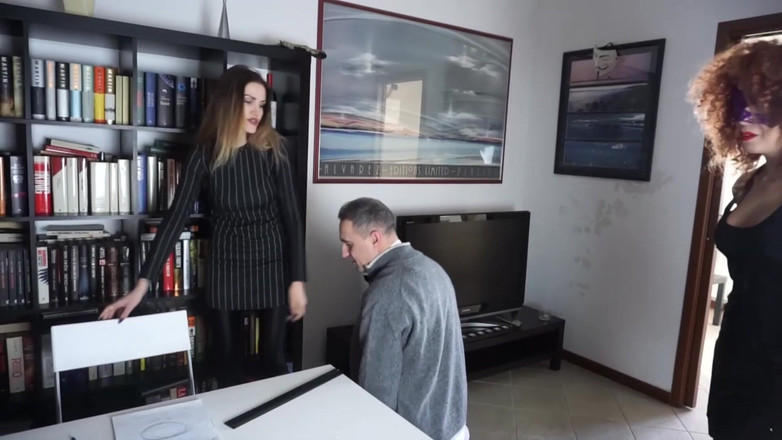 BDSM Deutschland: Perpustakaan threesome hot menggoda dengan kontol dan pantat terekspos