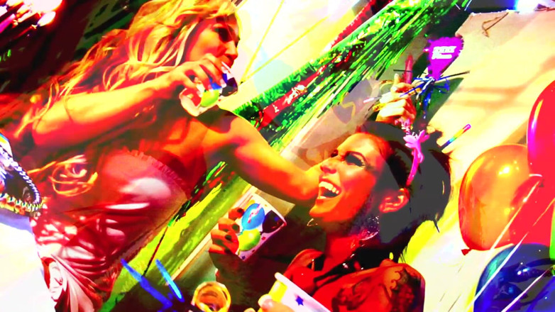 Wet and Wild Lesbians: Trio nat en sletterig feestje