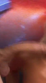 Blonďatá holka prstí a saje až do špinavého orgasmu na obličeji