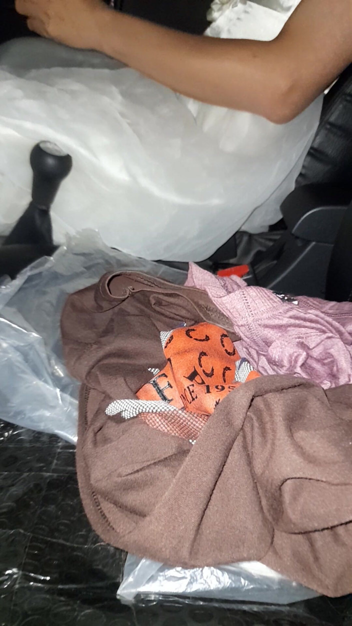Naomisinka: Crossdressing im hochzeitskleid während der fahrt und im kleid kommen