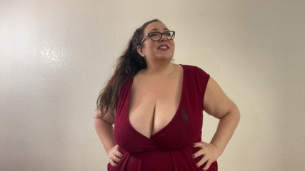cutejayne: 放荡的胖美女继母给你的朋友口交
