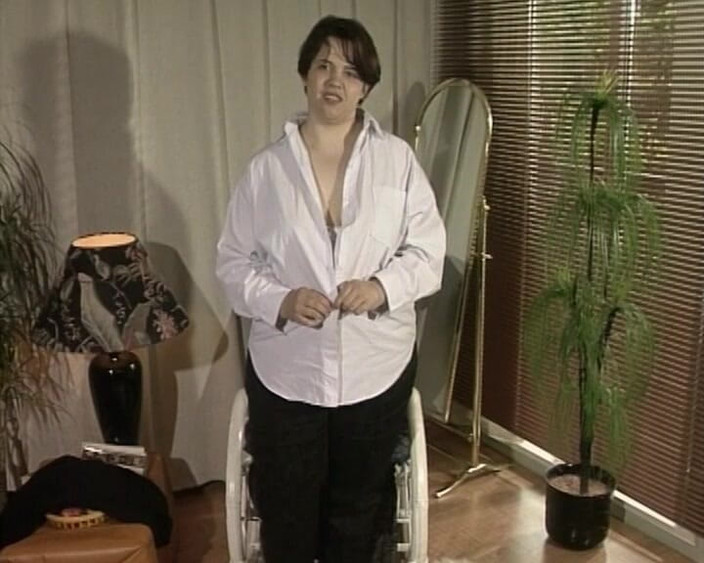 YOUR FIRST PORN: Îmi iubesc corpul - Nadine în Softclip