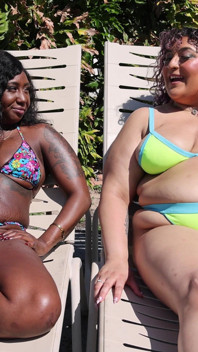Anita Valentina ve Omgiana amcık yiyor