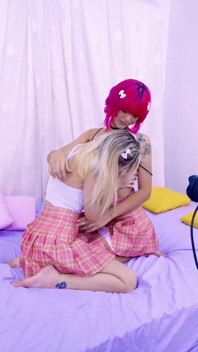 สาวคาวาอี้แกล้งตัวเล็กมากมายกับสาวผมทอง - Kawaii Inge
