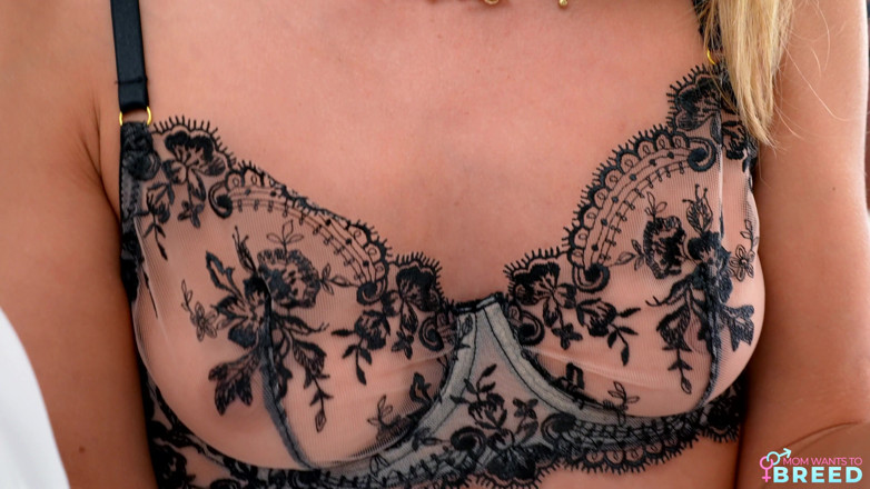 MomWantsToBreed: Stepmoms Lingerie Show - S6e4