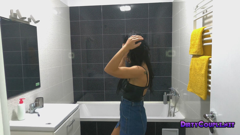 Dirty Couple: Mám novou spolubydlící a šukám ji první den