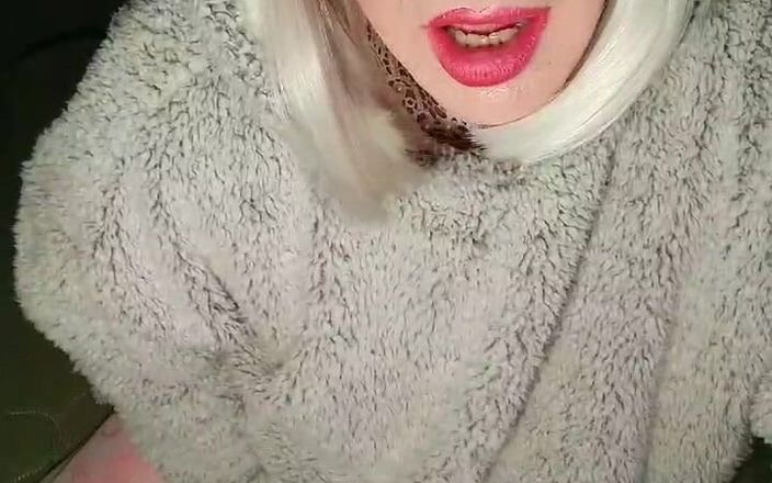 Emma Browne: Sissy trans wanking merah muda