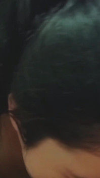Teef die op de lul van haar stiefbroer rijdt.