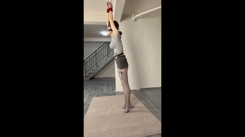 Yanmou: Ol tlustá šedá podložka na nohy visící + elektrický šok + bičování